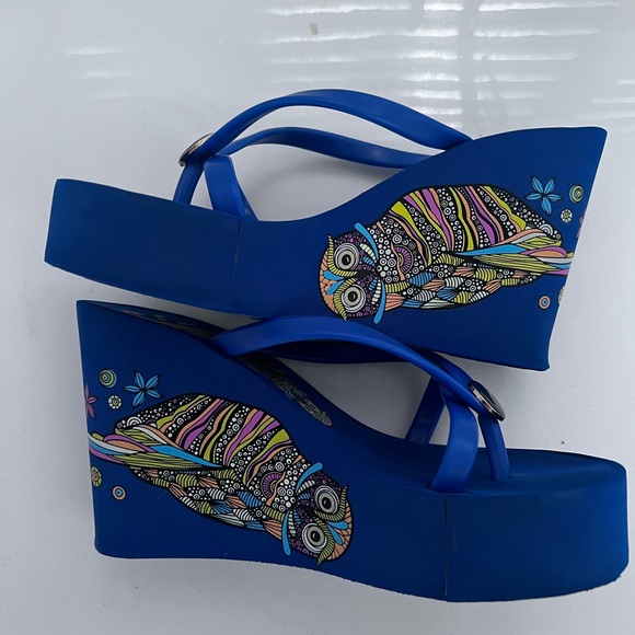 Smells like couture (European brand) flip flop wages - Picture 2 of 3